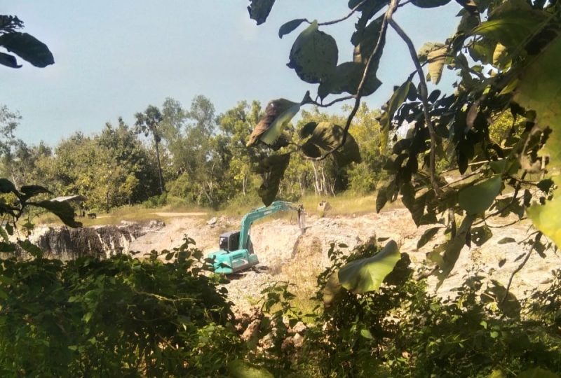 Foto galian C ilegal Desa Sentol Laok, Kecamatan Pragaan, Kabupaten Sumenep, masih beroperasi (Za - garudajatim.com)