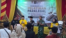 LBH Achmad Madani Putra dan Rekan saat melakukan kegiatan pelatihan paralegal (Za - garudajatim.com)