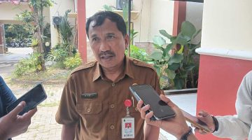 Kepala DKUPP Sumenep, Moh. Ramli, saat diwawancarai wartawan (Za - garudajatim.com)