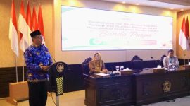 Sekretaris Daerah Kabupaten Gresik, Achmad Washil Miftahul Rachman, saat sambutan di acara pembekalan Tim Pelaksana Kegiatan Bunda Puspa di Kantor Bupati Gresik (Istimewa - garudajatim.com)