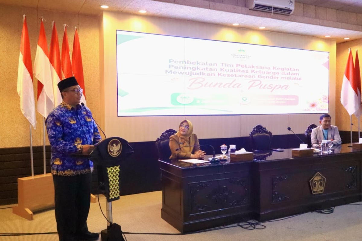 Sekretaris Daerah Kabupaten Gresik, Achmad Washil Miftahul Rachman, saat sambutan di acara pembekalan Tim Pelaksana Kegiatan Bunda Puspa di Kantor Bupati Gresik (Istimewa - garudajatim.com)