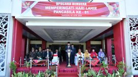 Bupati Sumenep, Achmad Fauzi Wongsojudo, saat menjadi inspektur upacara (Za - garudajatim.com)