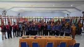 Kepala Dinas Pendidikan Kabupaten Sumenep, H. Mohamad Iksan, saat membuka pelatihan karya tulis ilmiah (Istimewa - garudajatim.com)