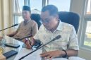 Ketua Komisi II DPRD Sumenep, Faisal Muhlis, saat ditemui di kantornya (Za - garudajatim.com)