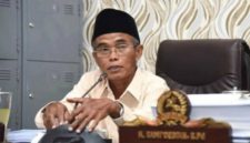 Anggota Komisi IV DPRD Sumenep, H. Sami’oeddin, saat diwawancarai (Za - garudajatim.com)