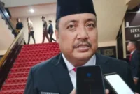 Pelaksana Tugas (Plt) Kepala Disperkimhub Kabupaten Sumenep, Dzulkarnain, saat diwawancarai (Istimewa - garudajatim.com)