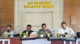 Kepala DKPP Kabupaten Sumenep, Chainur Rasyid,(dua dari kanan) saat memberikan arahan di acara Sosialisasi Pengawasan Pelaksanaan Program Pembangunan Sektor Pertanian (Istimewa - garudajatim.com)