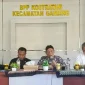 Kepala DKPP Kabupaten Sumenep, Chainur Rasyid,(dua dari kanan) saat memberikan arahan di acara Sosialisasi Pengawasan Pelaksanaan Program Pembangunan Sektor Pertanian (Istimewa - garudajatim.com)