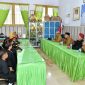 Bupati H. Achmad Fauzi Wongsojudo dan Kepala Dinas Pendidikan Kabupaten Sumenep, H. Moh. Iksan, saat melakukan sidak ke SMP Negeri 1 Sumenep dalam rangka kegiatan MPLS ( Za - garudajati.com)