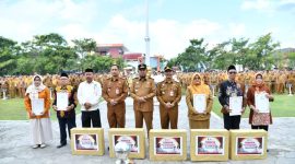 Kepala DKUPP Kabupaten Sumenep, Moh. Ramli (empat dari kanan) saat mendampingi Bupati Sumenep, Achmad Fauzi Wongsojudo dalam rangka upacara Harkopnas ke-79 (Za - garudajati.com)