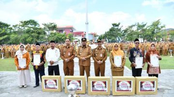 Kepala DKUPP Kabupaten Sumenep, Moh. Ramli (empat dari kanan) saat mendampingi Bupati Sumenep, Achmad Fauzi Wongsojudo dalam rangka upacara Harkopnas ke-79 (Za - garudajati.com)