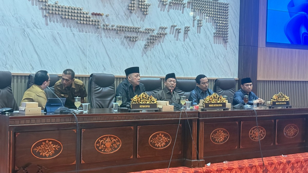 DPRD Sumenep saat menggelar Rapat KUA-PPAS APBD Tahun Anggaran 2027 (Za - garudajatim.com)