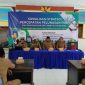 Kepala Bidang Pengelolaan Pendapatan Daerah Bapenda Kabupaten Sumenep, Akhmad Sugiharto (dua kiri bertopi) saat memberikan arahan di Kecamatan Giligenting (Za - garudajatim.com)
