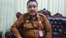 Pelaksana Tugas (Plt) Kepala Disperkimhub Sumenep, Dzulkarnain, saat ditemui di kantornya (Istimewa - garudajatim.com)