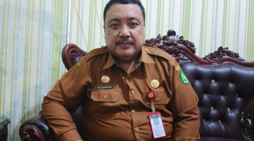Pelaksana Tugas (Plt) Kepala Disperkimhub Sumenep, Dzulkarnain, saat ditemui di kantornya (Istimewa - garudajatim.com)