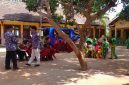Dispusip Sumenep saat melakukan program Perpustakaan Keliling di sekolah pelosok (Za - garudajatim.com)