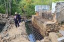 Rekontruksi jembatan Bringsang Kecamatan Giligenting Sumenep saat dikerjakan (Za - garudajatim.com)