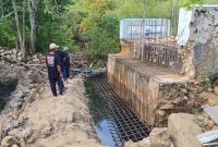 Rekontruksi jembatan Bringsang Kecamatan Giligenting Sumenep saat dikerjakan (Za - garudajatim.com)
