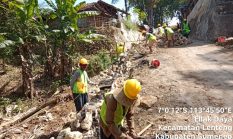 Melawan Ancaman Longsor dari Pondasi Jalan, Dinas PUTR Sumenep Bangun Koridor Tangguh Ellak Daya–Mandala Senilai Rp15,9 Miliar