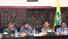 Bupati Sumenep Achmad Fauzi Wongsojudo, saat menetapkan THIT (Za - garudajatim.com)