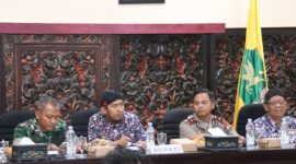 Bupati Sumenep Achmad Fauzi Wongsojudo, saat menetapkan THIT (Za - garudajatim.com)