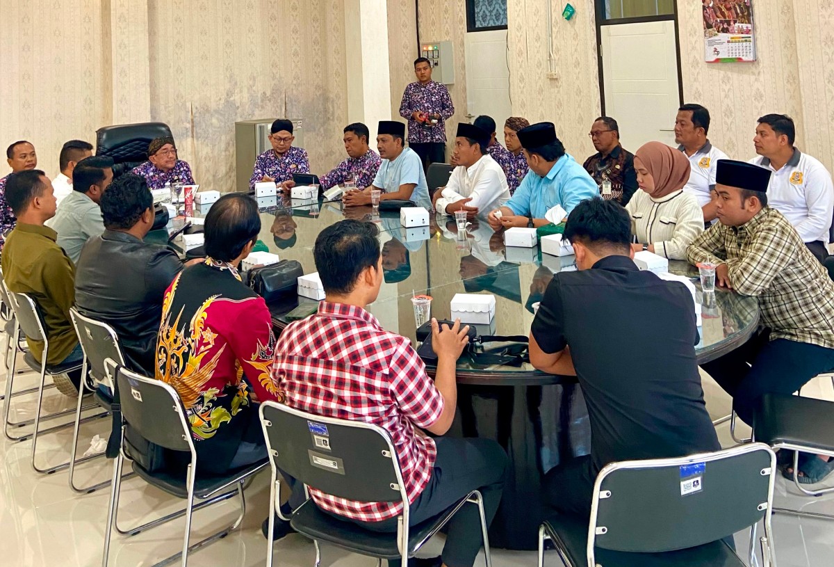 Lakpesdam dan Lembaga Penyuluhan dan Bantuan Hukum (LPBH) PCNU Sumenep, saat audensi di Kantor Bupati (Za - garudajatim.com)