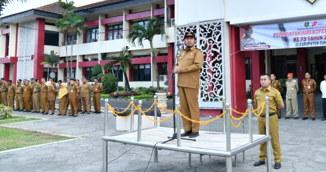 Bupati Sumenep, H. Achmad Fauzi Wongsojudo, saat memimpin Upacara Gabungan Peringatan Hari Koperasi Nasional ke-79 (Za - garudajatim.com)