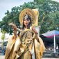 Seorang peserta saat tampil dengan kostum megah di acara Jember Fashion Carnaval (JFC) ke-24 (Istimewa - garudajatim.com)