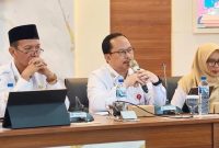 Kepala Bappeda Kabupaten Sumenep, Arif Firmanto (tengah berkacamata) saat sambutan (Za - garudajatim.com)