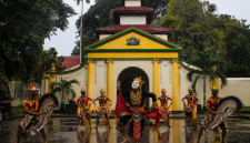 Foto Labang Mesem Keraton Sumenep saat ada penari topeng (Za - garudajatim.com)