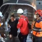 Ratusan para penumpang selamat akibat kebakaran KM Mutiara Sentosa 2 saat tiba di Tanjung Perak Surabaya (Istimewa - garudajatim.com)