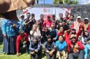 Kepala Dinas Pendidikan Kabupaten Sumenep, Moh. Iksan, foto bersama usai meraih juara ajang tarik tambang 