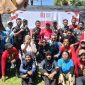 Kepala Dinas Pendidikan Kabupaten Sumenep, Moh. Iksan, foto bersama usai meraih juara ajang tarik tambang 
