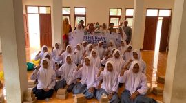 Foto bersama Dinkes P2KB Sumenep saat melakukan pendampingan intensif di Pondok Pesantren Mambaul Ulum, Kecamatan Manding (Za - garudajatim.com)