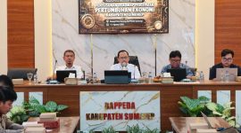 Kepala Bappeda Kabupaten Sumenep, Arif Firmanto, saat memberikan arahan di acara penyusunan Roadmap Percepatan Pertumbuhan Ekonomi (Istimewa - garudajatim.com)