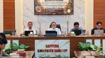 Kepala Bappeda Kabupaten Sumenep, Arif Firmanto, saat memberikan arahan di acara penyusunan Roadmap Percepatan Pertumbuhan Ekonomi (Istimewa - garudajatim.com)