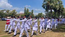 Tujuh Puluh Lima petugas paskibraka Kabupaten Sumenep saat memasuki lapangan (Za - garudajatim.com) 