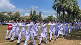 Tujuh Puluh Lima petugas paskibraka Kabupaten Sumenep saat memasuki lapangan (Za - garudajatim.com) 
