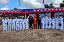 Camat Bluto, Mohammad Fajar Hidayat,(tengah memakai baju busana adat kraton Sumenep) saat foto bersama Kapolsek Bluto AKP Agus Sugito dan para kepala desa se-Kecamatan Bluto usai mengikuti upacara pengibaran bendera merah putih HUT ke-81 RI (Za - garudajatim.com)