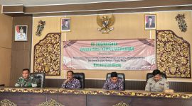 Bakesbangpol Sumenep saat menggelar Sosialisasi Organisasi Masyarakat di pendopo Bluto (Za - garudajatim.com)