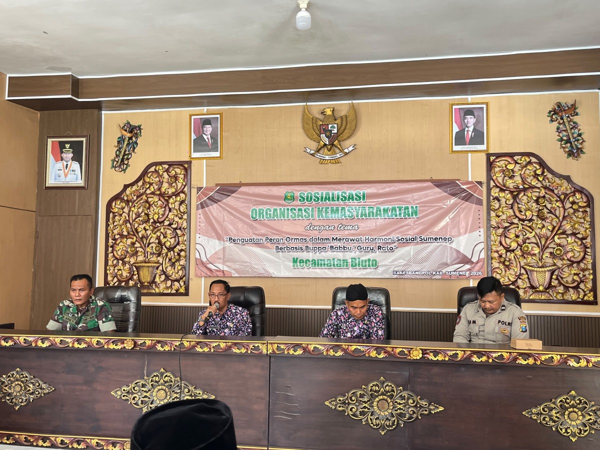 Bakesbangpol Sumenep saat menggelar Sosialisasi Organisasi Masyarakat di pendopo Bluto (Za - garudajatim.com)