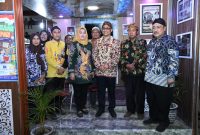Stand Dispusip saat dikunjungi Sekda Sumenep Agus Dwi Saputra dalam rangka Madura Night Vaganza (Za - garudajatim.com)