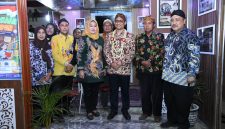 Stand Dispusip saat dikunjungi Sekda Sumenep Agus Dwi Saputra dalam rangka Madura Night Vaganza (Za - garudajatim.com)