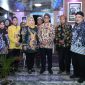 Stand Dispusip saat dikunjungi Sekda Sumenep Agus Dwi Saputra dalam rangka Madura Night Vaganza (Za - garudajatim.com)
