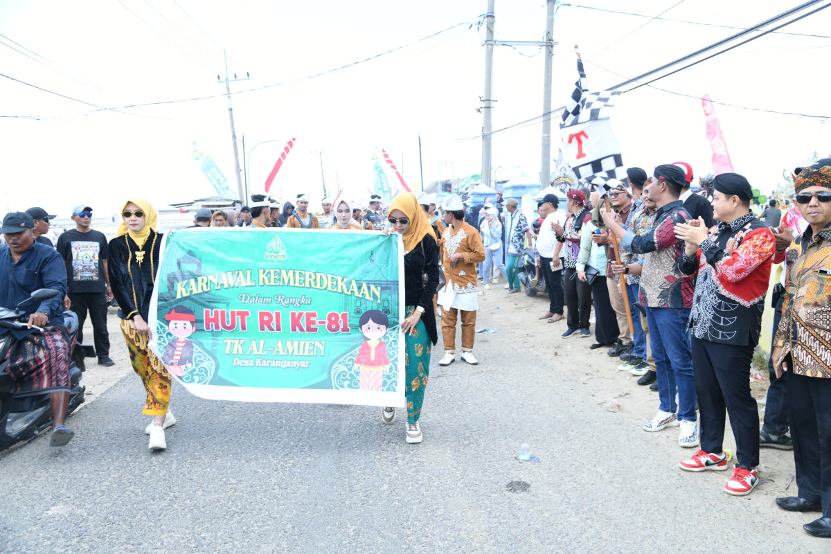 Desa Karang Anyar, Kabupaten Sumenep, saat menggelar pawai dalam rangka memeriahkan HUT KE-81 RI (Za - garudajatim.com)