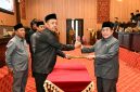 Wabup Sumenep KH. Imam Hasyim, saat melakukan penandatanganan Nota Kesepakatan Perubahan KUA-PPAS (Istimewa - garudajatim.com)