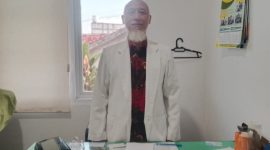 Dokter Spesialis Poli Jiwa, dr. Utomo RSUD dr. H. Moh. Anwar, dr. Utomo saat diwawancarai di kantornya (Za - garudajatim.com)