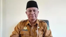 Kepala Dinas Pendidikan Kabupaten Sumenep, Moh. Iksan, saat diwawancarai di ruangannya (Istimewa - garudajatim.com)