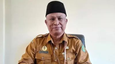 Kepala Dinas Pendidikan Kabupaten Sumenep, Moh. Iksan, saat diwawancarai di ruangannya (Istimewa - garudajatim.com)