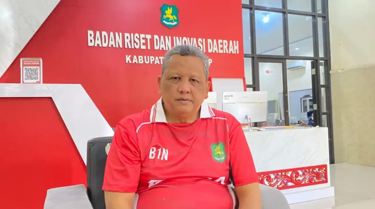Kepala BRIDA Sumenep, Siswahyudi Bintoro saat ditemui di kantornya (Za - garudajatim.com)